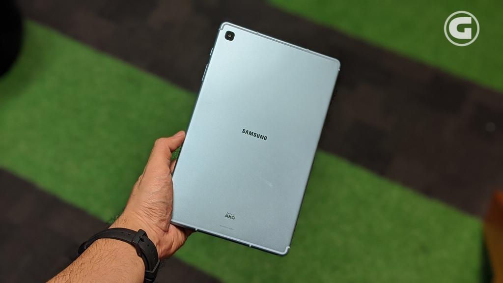 Desain unibody Galaxy Tab S6 Lite