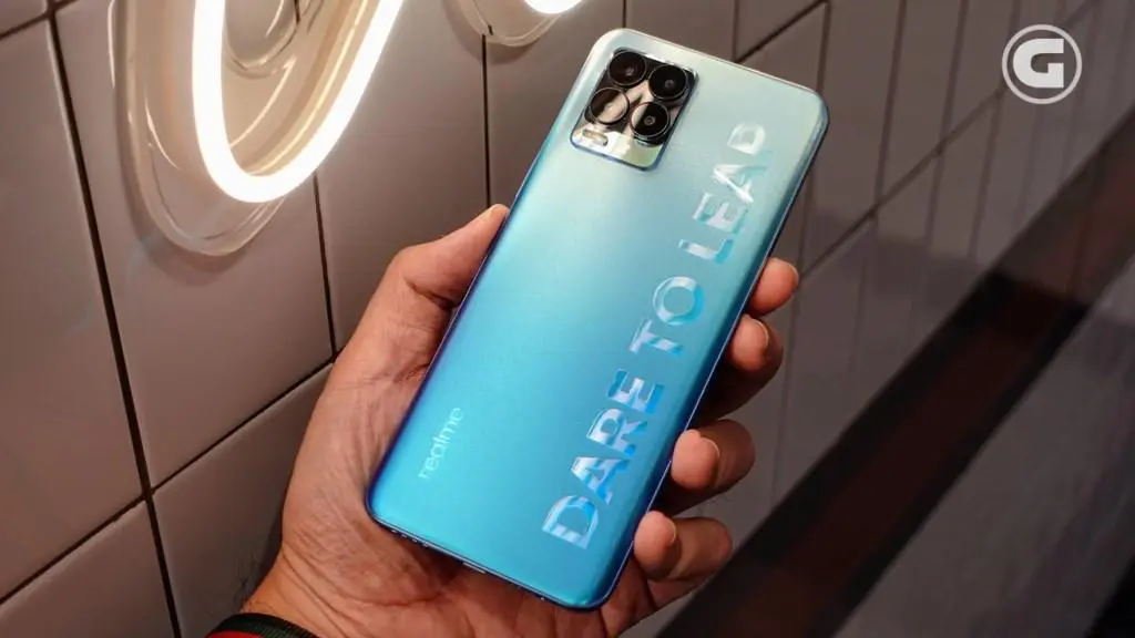 Desain realme 8 Pro